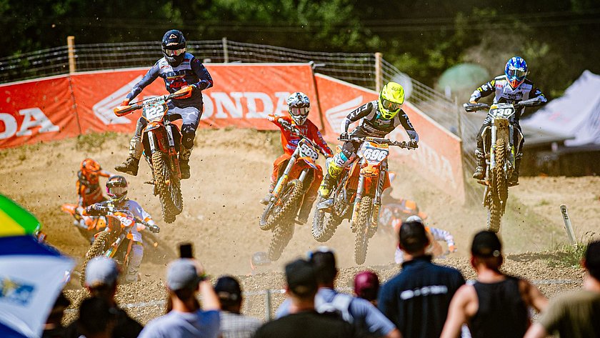 Im Flug durch den Parcours