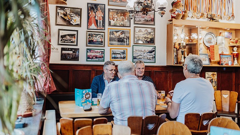 „Komm zu den Genossen“