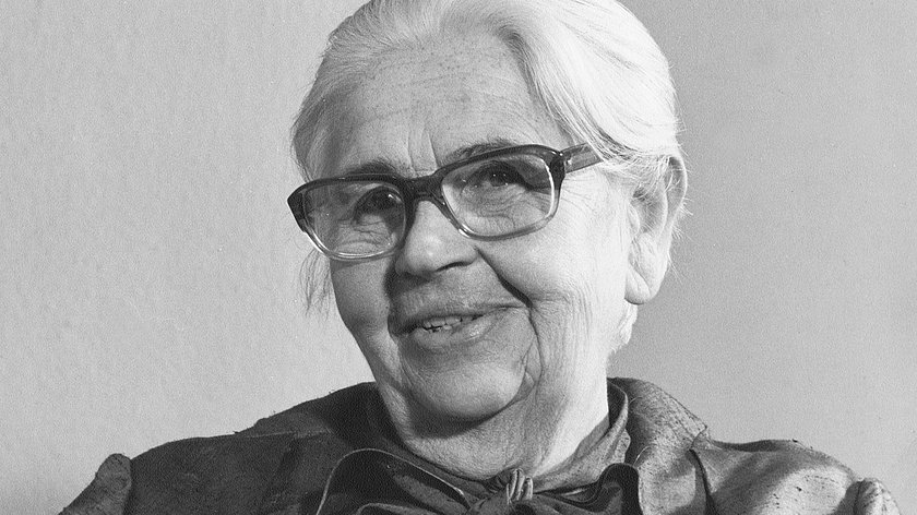 Frau der 100 Patente