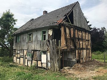Heruntergekommenes Fachwerkhaus